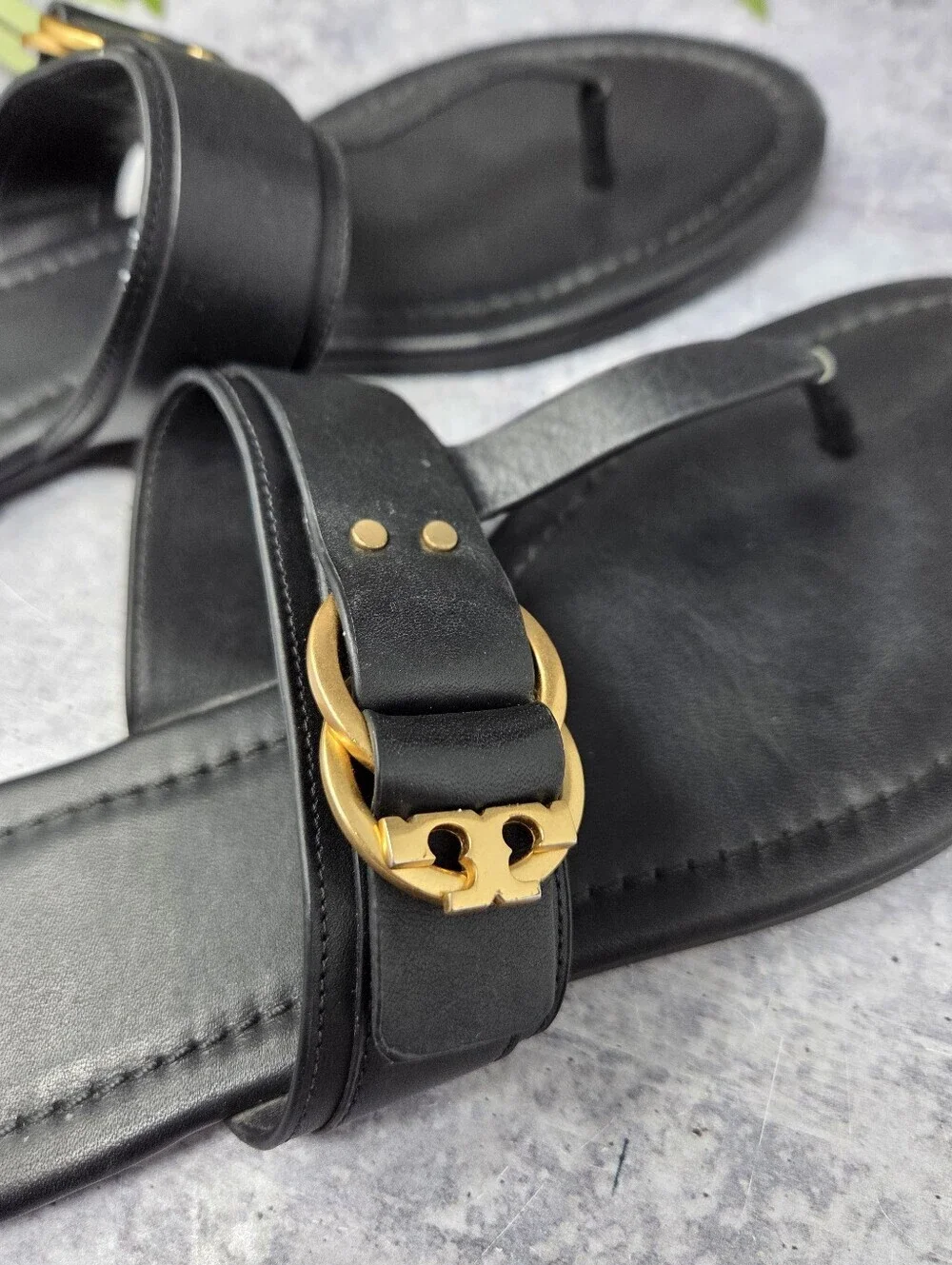 Tory Burch Marsden Black Leather Flat Thong Sandal Gold Hardware Size 8
